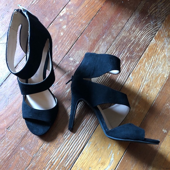 Heels - Picture 2 of 3